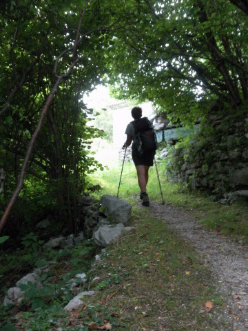 Foto: Wolfgang Lauschensky / Wandertour / Chiesa di Sant’Antonio abate bei Venzone / Durchgang zum Santuario / 25.06.2014 13:04:34