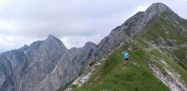 Foto: Wolfgang Lauschensky / Wandertour / Monte Plauris 1958m Südanstieg / in der Forcella Slips, links der Monte Lavara / 25.06.2014 18:07:37