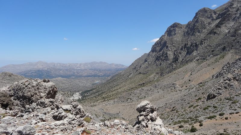 Foto: Datzi / Wandertour / Von der Lasithiou Hochebene zum Afentis sowie Dikti Ori (Biwak) und Lazaros / Der Anstieg von der Hütte / 27.06.2014 14:11:38