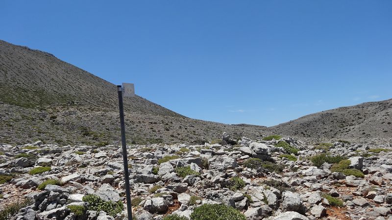 Foto: Datzi / Wandertour / Von der Lasithiou Hochebene zum Afentis sowie Dikti Ori (Biwak) und Lazaros / Sehr gut markiert mit dem E4 Wegweiser / 27.06.2014 14:11:53