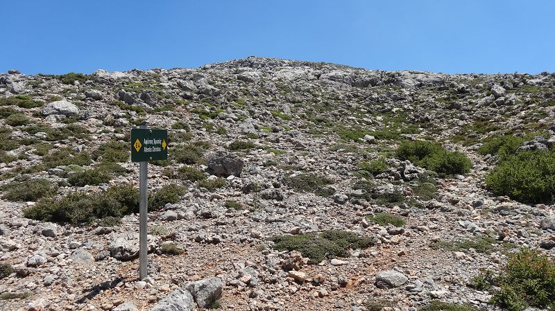 Foto: Datzi / Wandertour / Von der Lasithiou Hochebene zum Afentis sowie Dikti Ori (Biwak) und Lazaros / Gleich Gegenüber der zum Afendis / 27.06.2014 14:13:15