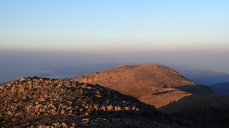 Foto: Datzi / Wandertour / Von der Lasithiou Hochebene zum Afentis sowie Dikti Ori (Biwak) und Lazaros / Blick Richtung Osten zum Lazaros / 27.06.2014 14:57:36