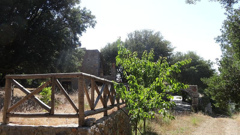 Foto: Datzi / Wandertour / Von der Lasithiou Hochebene zum Afentis sowie Dikti Ori (Biwak) und Lazaros / Die Verlassene Taverne / 27.06.2014 15:09:12