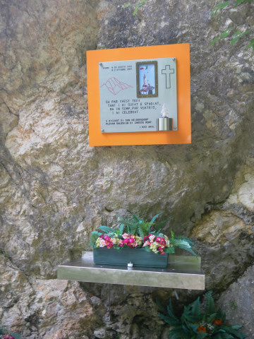 Foto: Wolfgang Lauschensky / Wandertour / Monte Amariana 1905m Südanstieg / Gedenktafel am Einstieg / 03.07.2014 18:47:26