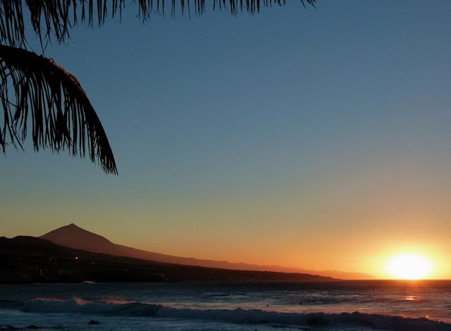 Foto: Walter Ruttinger / Wandertour / Teneriffa Norte: Chinamada-Trail / Strand Pta Hidalgo sunset, Teide links / 18.07.2014 17:54:58