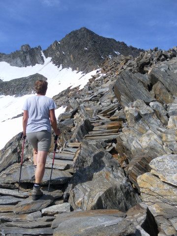 Foto: Wolfgang Lauschensky / Wandertour / Schönbichler Horn 3134m von der Alpenrose / am flachen Plattenrücken vor dem Gipfelaufbau / 22.07.2014 21:44:31