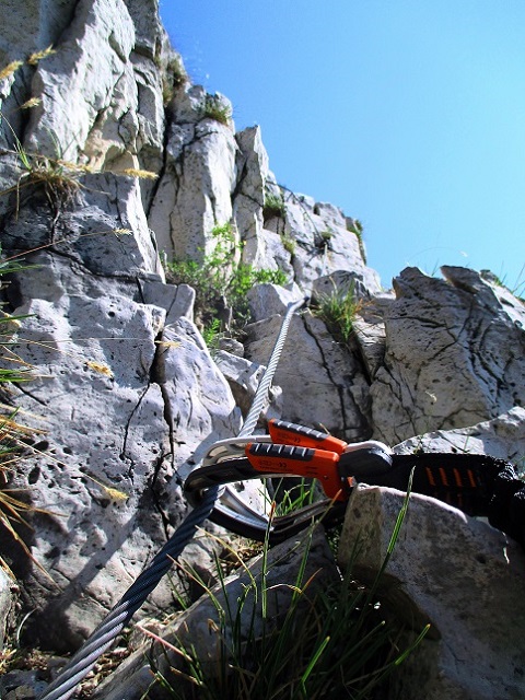 Foto: Andreas Koller / Klettersteigtour / Klettersteig Fennberg (1125m) / Die ersten Drahtseile / 22.07.2014 23:16:54