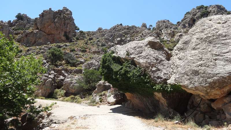 Foto: Datzi / Wandertour / Leichter Rundweg zur Vreiko Hölle / Der Ausläufer des Tripitigebirgszug ist sehr beeindruckend. Es wären hier sicher einige Bergtouren möglich / 03.08.2014 17:22:55