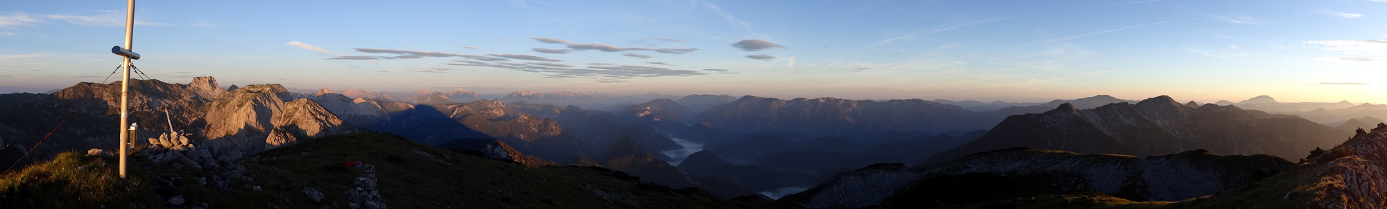 Foto: Datzi / Wandertour / Atemberaubendes Bergerlebnis auf der Riegerin / Panorama beim Sonnenaufgang / 15.08.2014 08:50:52