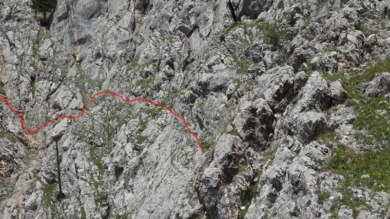 Foto: Datzi / Wandertour / Atemberaubendes Bergerlebnis auf der Riegerin / Der ausgesetzte Steig (Steilaffallend aber mit Seil durchgesichert) / 15.08.2014 08:54:56