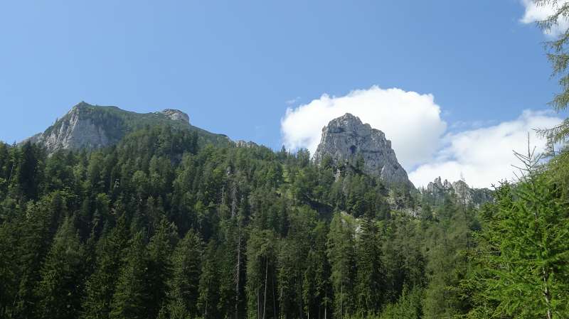 Foto: Datzi / Wandertour / Atemberaubendes Bergerlebnis auf der Riegerin / Blick zum Turm beim Abstieg / 15.08.2014 09:01:24