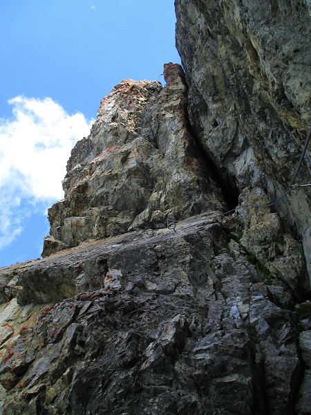 Foto: Andreas Koller / Klettersteigtour / Senda ferrada Piz Mitgel (3159m) / Blick zur finalen Überhangpassage / 18.09.2014 01:43:25