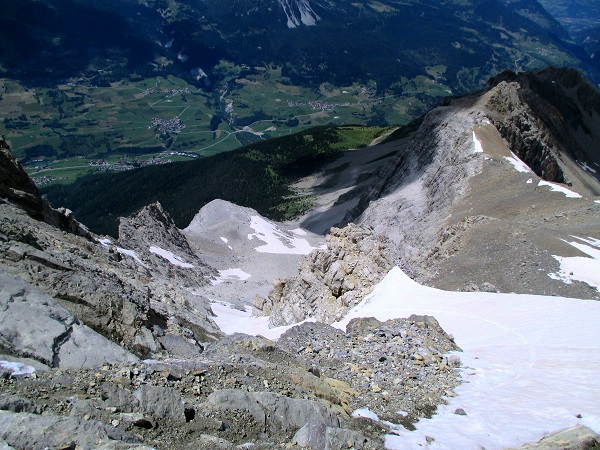 Foto: Andreas Koller / Klettersteigtour / Senda ferrada Piz Mitgel (3159m) / Rückblick zur Piramida / 18.09.2014 01:35:36