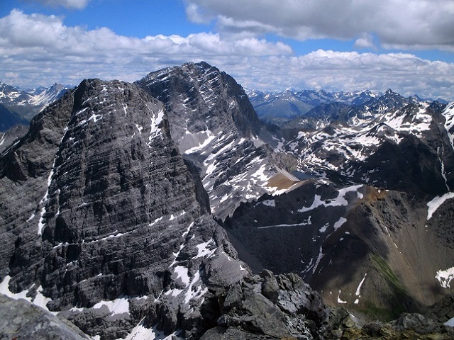 Foto: Andreas Koller / Klettersteigtour / Senda ferrada Piz Mitgel (3159m) / Blick zum Piz Ela (3339m) / 18.09.2014 01:33:47