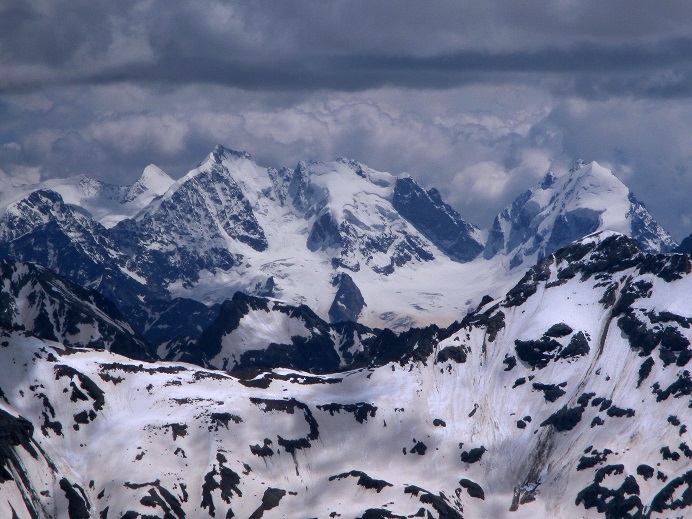 Foto: Andreas Koller / Klettersteigtour / Senda ferrada Piz Mitgel (3159m) / Blick zum Piz Bernina (4049m) / 18.09.2014 01:25:54