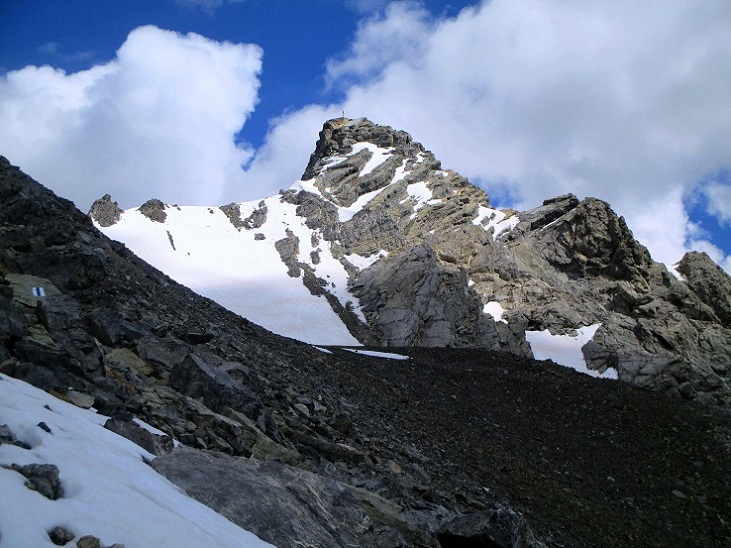 Foto: Andreas Koller / Klettersteigtour / Senda ferrada Piz Mitgel (3159m) / Blick zum Gipfel / 18.09.2014 01:22:34