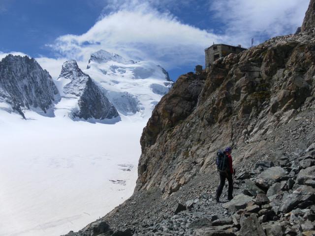 Foto: Wolfgang Lauschensky / Wandertour / Roche Faurio 3730m und Pointe Xavier Blanc 3677m / Refuge des Ecrins vor Barre des Ecrins / 20.09.2014 13:44:14