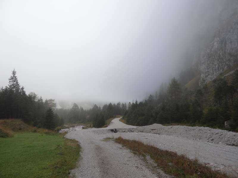 Foto: Datzi / Wandertour / Rundtour über das Weittal zum Hochwart (Biwak) - Abstieg über die Hochalm und Stadurzrinne (Antengraben) / Vor dieser Brücke zweigt unser Weg ab (Blick zurück zur Brücke) / 01.10.2014 20:58:37
