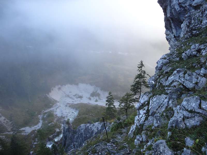 Foto: Datzi / Wandertour / Rundtour über das Weittal zum Hochwart (Biwak) - Abstieg über die Hochalm und Stadurzrinne (Antengraben) / Die gesicherte Querrung oberhalb der Bachschlucht / 01.10.2014 21:00:34