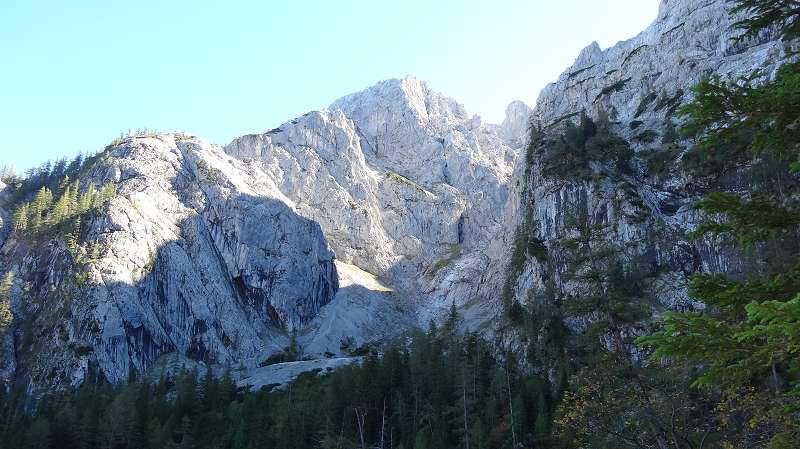 Foto: Datzi / Wandertour / Rundtour über das Weittal zum Hochwart (Biwak) - Abstieg über die Hochalm und Stadurzrinne (Antengraben) / Blick ins Weittal / 01.10.2014 21:04:38