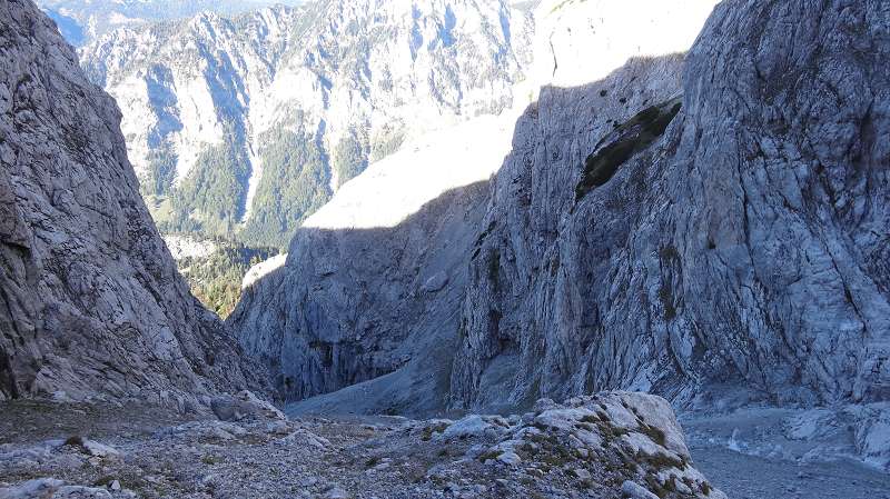 Foto: Datzi / Wandertour / Rundtour über das Weittal zum Hochwart (Biwak) - Abstieg über die Hochalm und Stadurzrinne (Antengraben) / Blick zurück ins Weittal / 01.10.2014 21:06:22