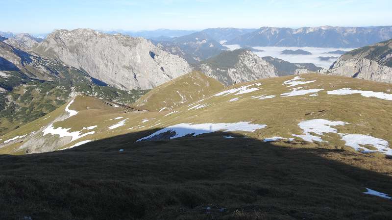 Foto: Datzi / Wandertour / Rundtour über das Weittal zum Hochwart (Biwak) - Abstieg über die Hochalm und Stadurzrinne (Antengraben) / Beim Abstieg vom Karlstein, hier sieht man schon schön die Scharte / 01.10.2014 21:08:30