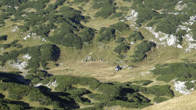 Foto: Datzi / Wandertour / Rundtour über das Weittal zum Hochwart (Biwak) - Abstieg über die Hochalm und Stadurzrinne (Antengraben) / Blick von der Scharte zur Hochalm / 01.10.2014 21:09:00
