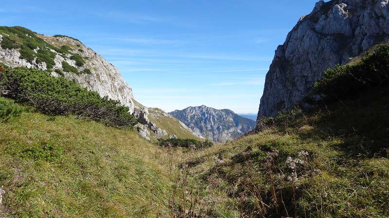 Foto: Datzi / Wandertour / Rundtour über das Weittal zum Hochwart (Biwak) - Abstieg über die Hochalm und Stadurzrinne (Antengraben) / Bei der Wegkreuzung mit Blickrichtung zum Abstieg / 01.10.2014 21:10:03