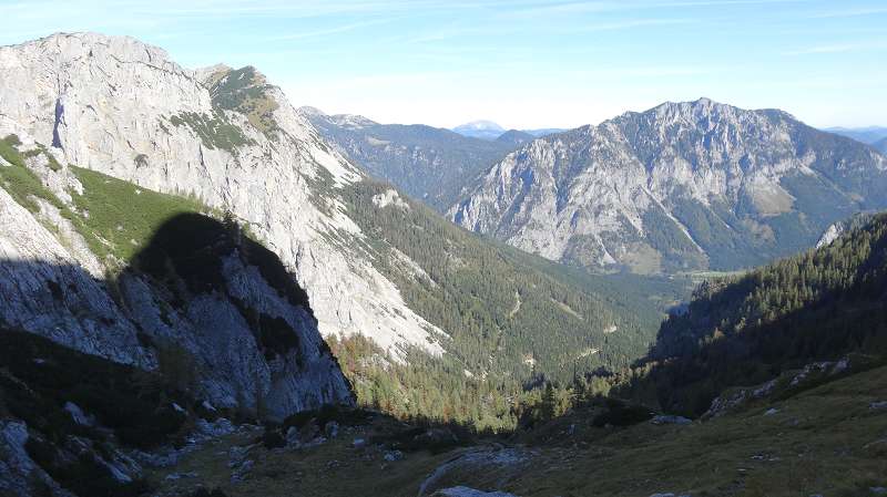 Foto: Datzi / Wandertour / Rundtour über das Weittal zum Hochwart (Biwak) - Abstieg über die Hochalm und Stadurzrinne (Antengraben) / Hier sehen wir schon die Forststraßen / 01.10.2014 21:10:46