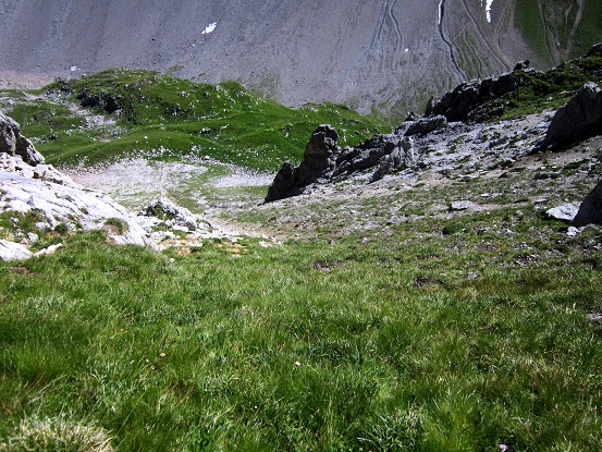 Foto: Andreas Koller / Wandertour / Wanderung am Tschirpengrat (2511m) / Steil geht es auch hinunter! / 30.09.2014 22:29:12