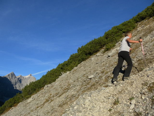 Foto: Wolfgang Lauschensky / Wandertour / Gumpenspitze und Gamsjoch aus dem Laliderertal / Schutthaldenanstieg / 21.10.2014 18:48:50