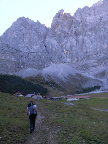 Foto: Wolfgang Lauschensky / Wandertour / Gumpenspitze und Gamsjoch aus dem Laliderertal / Lalidersalm Niederleger / 21.10.2014 18:41:47