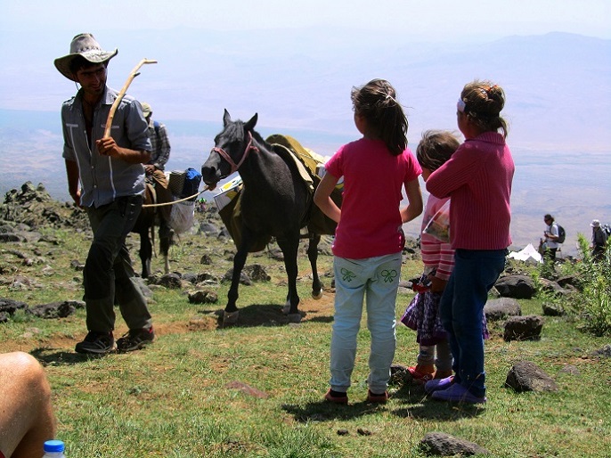 Foto: Andreas Koller / Wandertour / Ararat (5137m) / Kurdische Kinder / 23.10.2014 02:16:43
