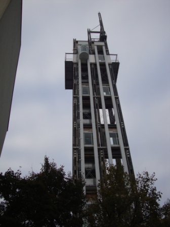 Foto: Wolfgang Dröthandl / Wandertour / Wiener Bezirks - Kulturwanderweg 10: Favoriten / Holzaussichtswarte 'bahnorama' (mit Ausstellung zur Bahnhofserrichtung), Abriss 2016 / 30.10.2014 23:21:06