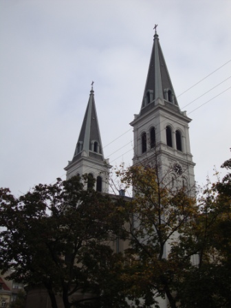 Foto: Wolfgang Dröthandl / Wandertour / Wiener Bezirks - Kulturwanderweg 10: Favoriten / Pfarrkirche Hl. Johannes Evangelist auf dem Keplerplatz / 30.10.2014 23:17:55