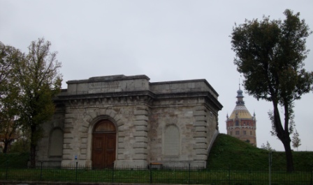 Foto: Wolfgang Dröthandl / Wandertour / Wiener Bezirks - Kulturwanderweg 10: Favoriten / Wasserturm und -schloss Wienerberg von der Triester Straße / 30.10.2014 22:58:16