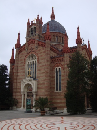 Foto: Wolfgang Dröthandl / Wandertour / Wiener Bezirks - Kulturwanderweg 10: Favoriten / Kapelle von Theophil Hansen auf dem Evangelischen Friedhof Matzleinsdorf / 30.10.2014 22:54:07