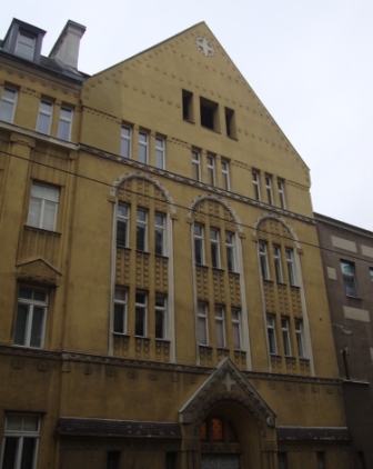 Foto: Wolfgang Dröthandl / Wandertour / Wiener Bezirks - Kulturwanderweg 10: Favoriten / Pfarre zur Allerheiligsten Dreifaltigkeit (SVD, heute Institut Neulandschulen), Alxingergasse 2 / 30.10.2014 22:53:14