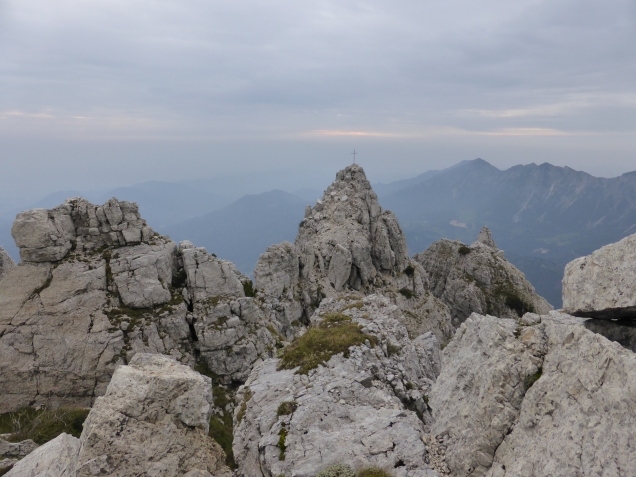 Foto: Manfred Karl / Wandertour / Cima Carega über den Sentiero del Fumante / Gipfel im Gratverlauf der Guglie / 11.12.2014 20:27:27