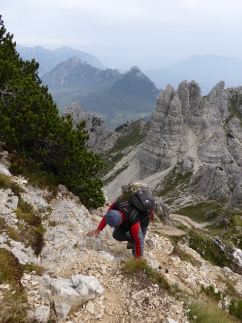 Foto: Manfred Karl / Wandertour / Cima Carega über den Sentiero del Fumante / Brüchiges Schrofengelände kurz vor dem Ausstieg / 11.12.2014 20:26:27