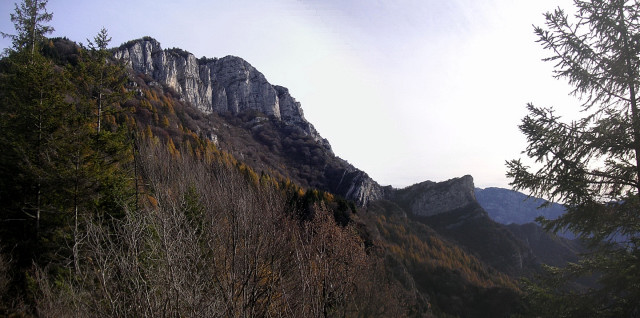 Foto: Wolfgang Lauschensky / Wandertour / Monte Carone 1621m / Südflankenzustieg zum Monte Carone, rechts Punta di Mois. / 14.12.2014 17:06:42