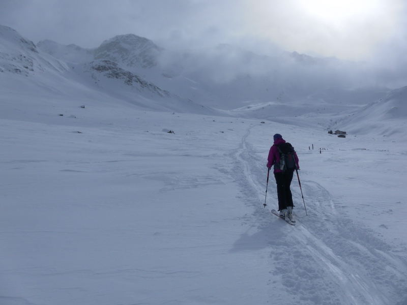 Foto: Wolfgang Lauschensky / Skitour / Roccabella 2727m / Talende unter dem Piz Grevasalvas / 06.02.2015 21:08:20