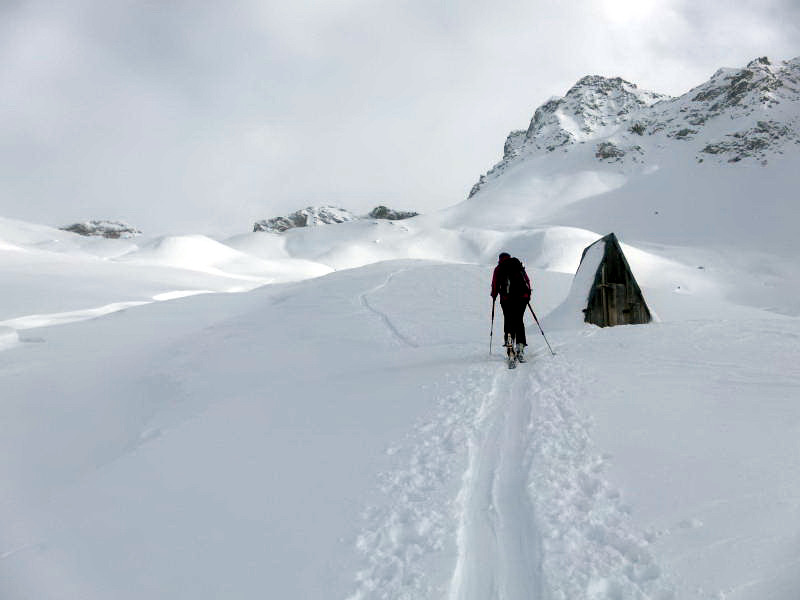 Foto: Wolfgang Lauschensky / Skitour / Roccabella 2727m / Hüttlein unter dem Piz Materdell / 06.02.2015 21:07:40