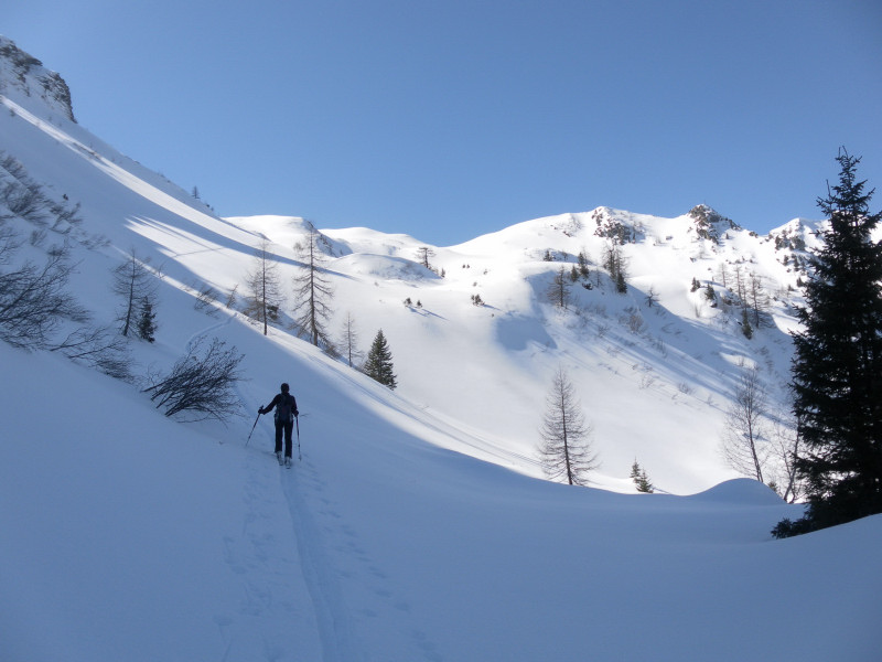 Foto: Wolfgang Lauschensky / Skitour / Frauenkogel 2424m Nordanstieg / Mulden Richtung Frauenkar / 20.03.2015 12:46:35