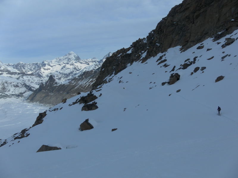 Foto: Wolfgang Lauschensky / Skitour / Großes Fillarhorn 3676m und Cima di Jazzi 3803m von der Monterosahütte / Zustieg zum Moränengrat / 26.04.2015 12:44:39