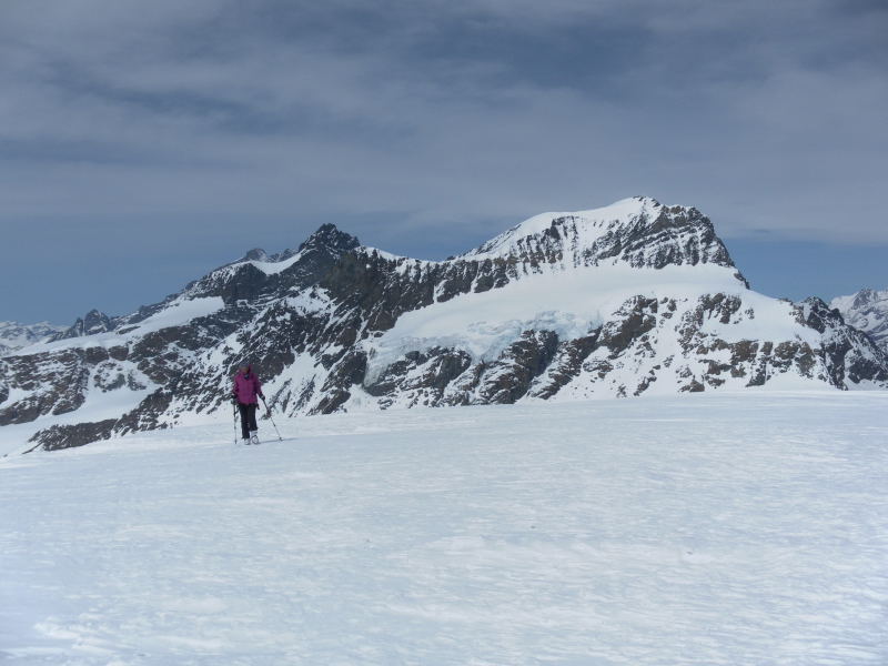 Foto: Wolfgang Lauschensky / Skitour / Großes Fillarhorn 3676m und Cima di Jazzi 3803m von der Monterosahütte / Nordrücken mit Blick zu Rimpfischhorn und Strahlhorn / 26.04.2015 12:43:33