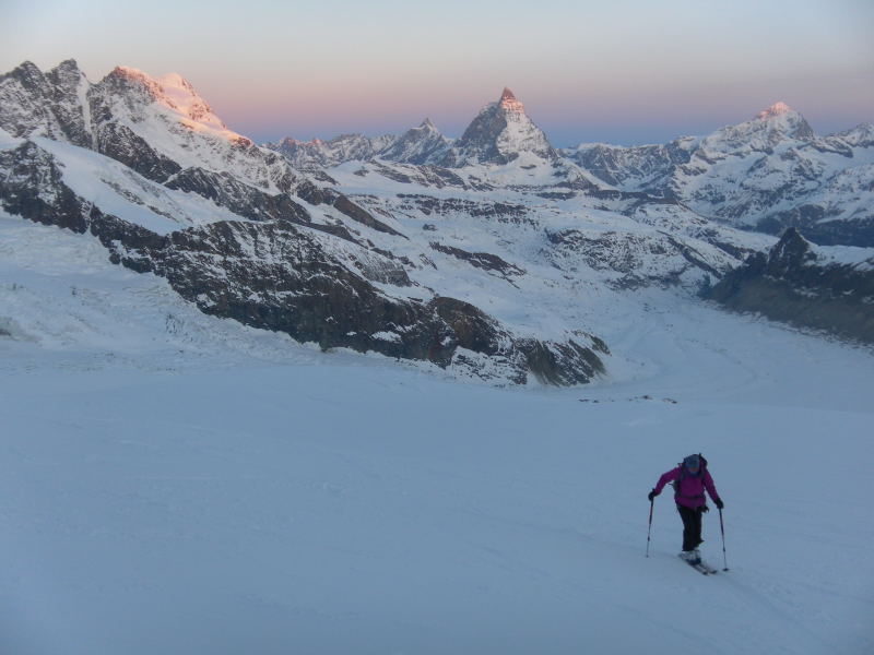 Foto: Wolfgang Lauschensky / Skitour / Dufourspitze 4634m / Morgenglühen am Breithorn und Matterhorn / 27.04.2015 13:12:30