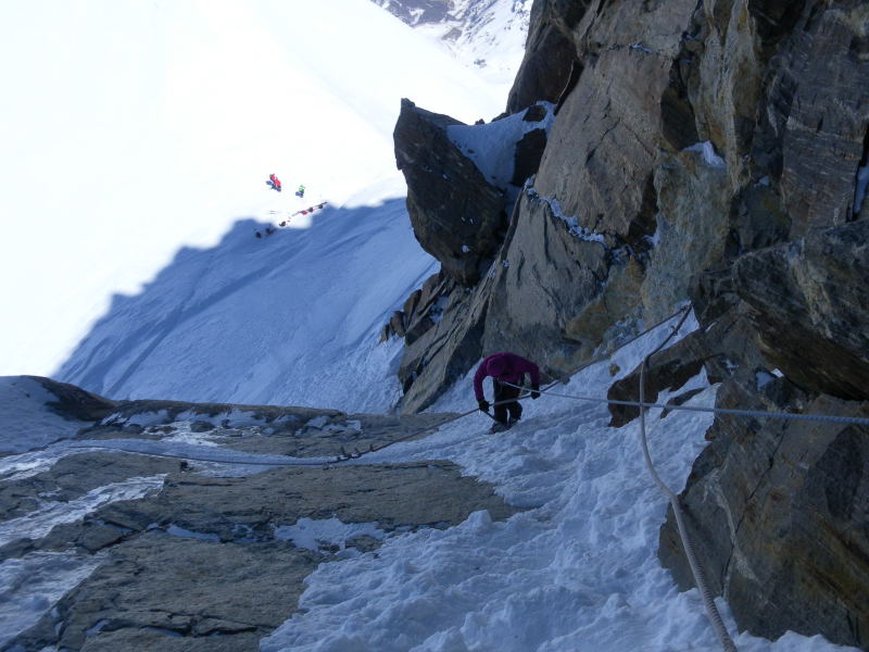Foto: Wolfgang Lauschensky / Skitour / Dufourspitze 4634m / am Quergang im Couloir / 27.04.2015 13:09:37