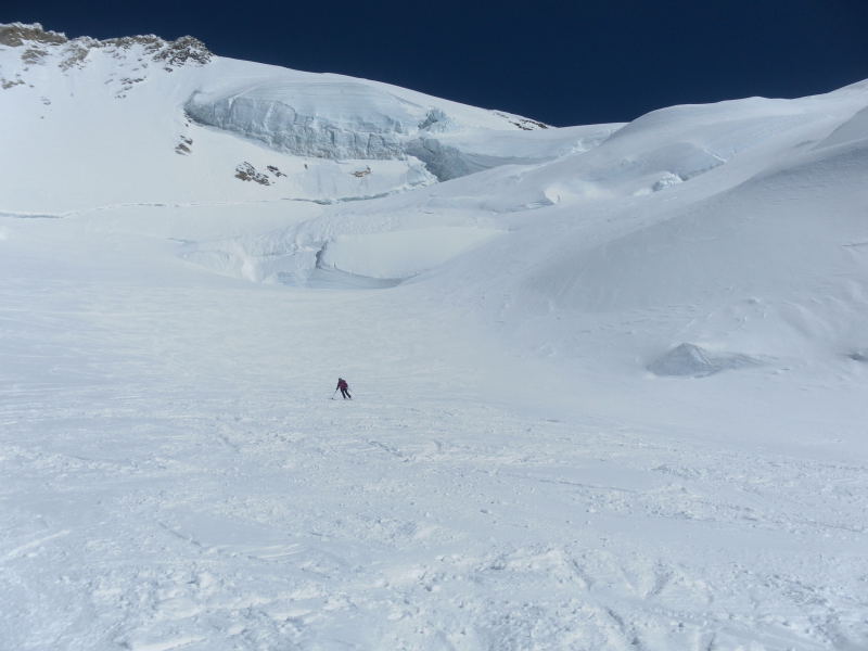 Foto: Wolfgang Lauschensky / Skitour / Dufourspitze 4634m / oberer Monterosagletscher / 27.04.2015 13:09:25