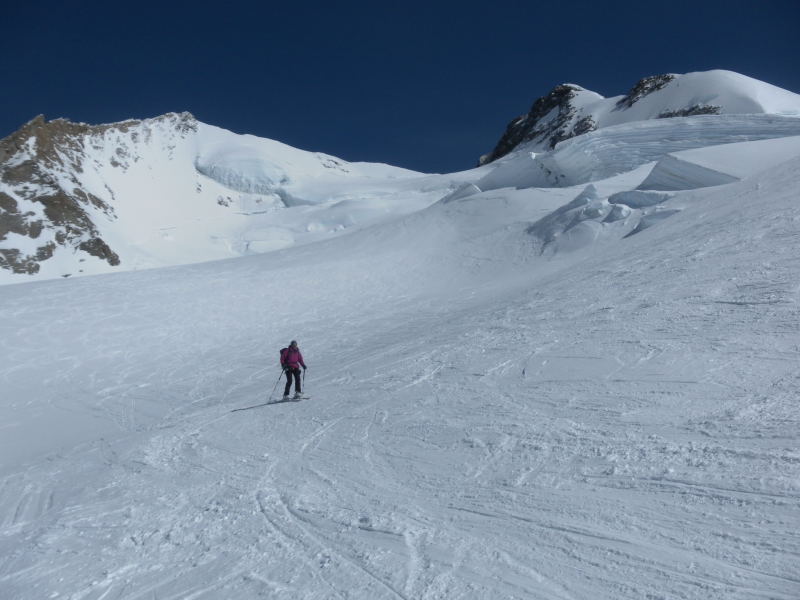 Foto: Wolfgang Lauschensky / Skitour / Dufourspitze 4634m / Rückblick / 27.04.2015 13:08:54